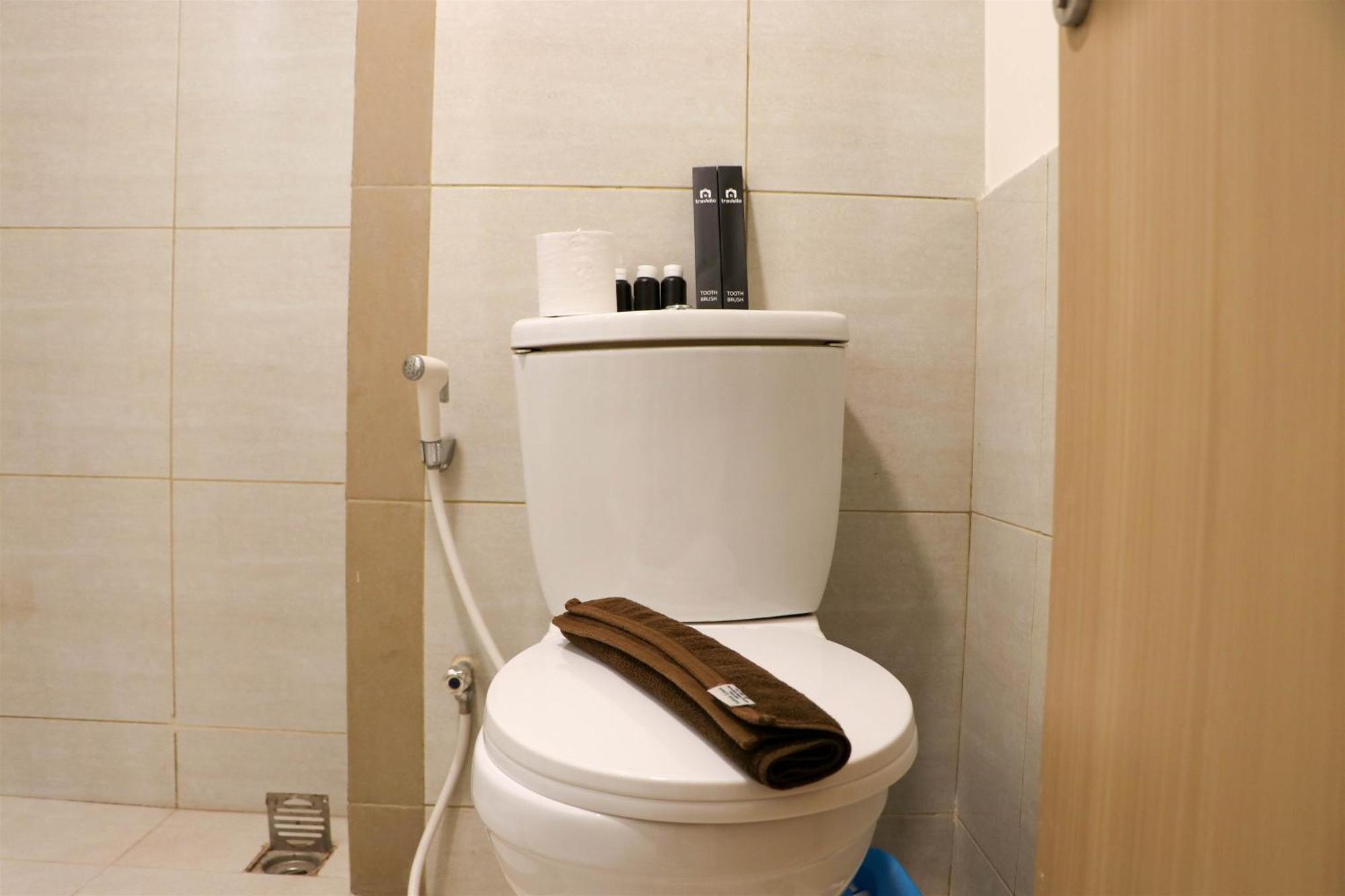 Comfy And Simply 2br At Meikarta By Travelio *